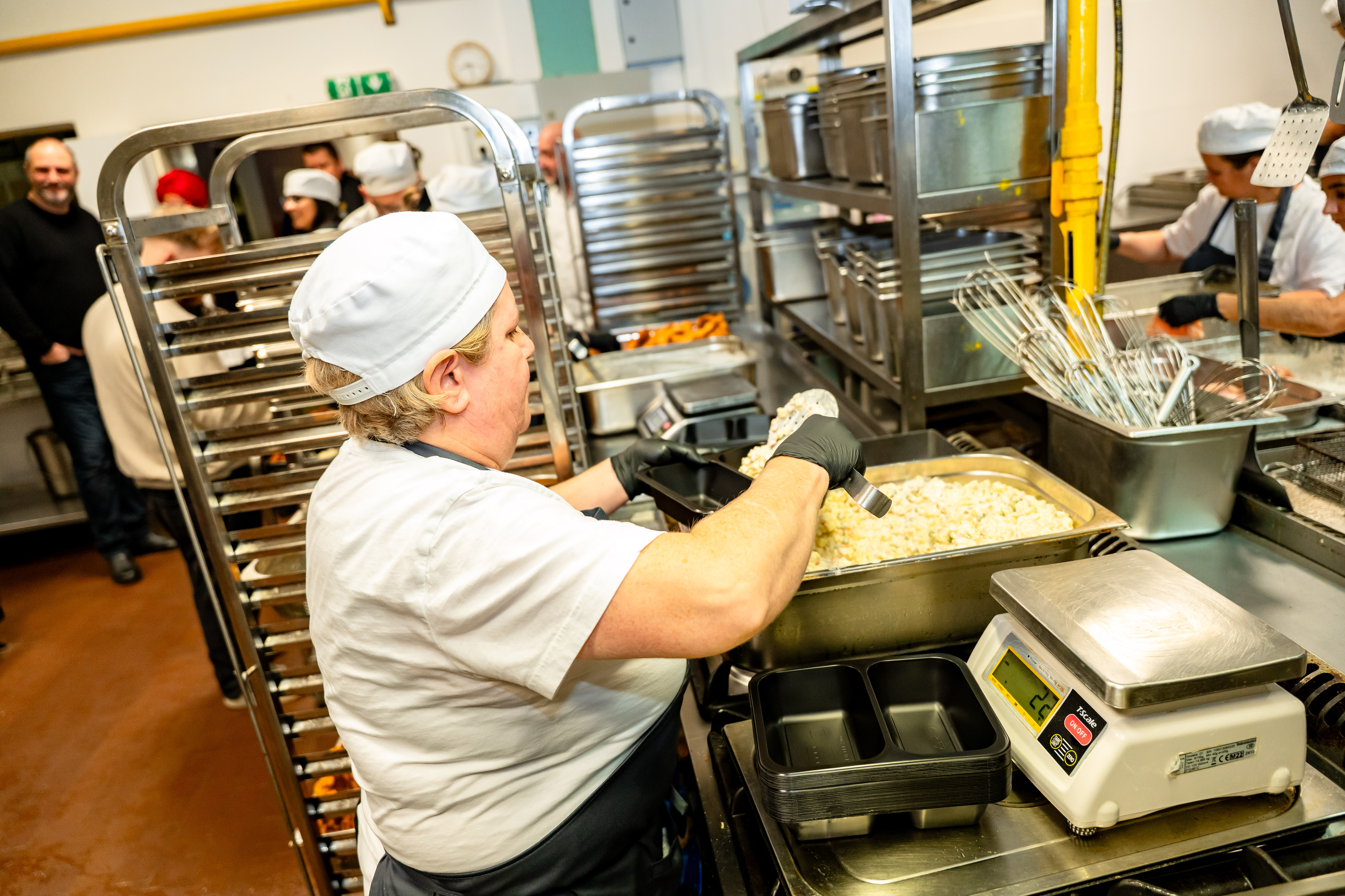 Tradicne charitativne podujatie Vianocne varenie pre seniorov-17